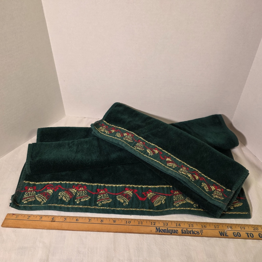 JCPenney Vintage Holiday Set of‎ 2 Display Towels